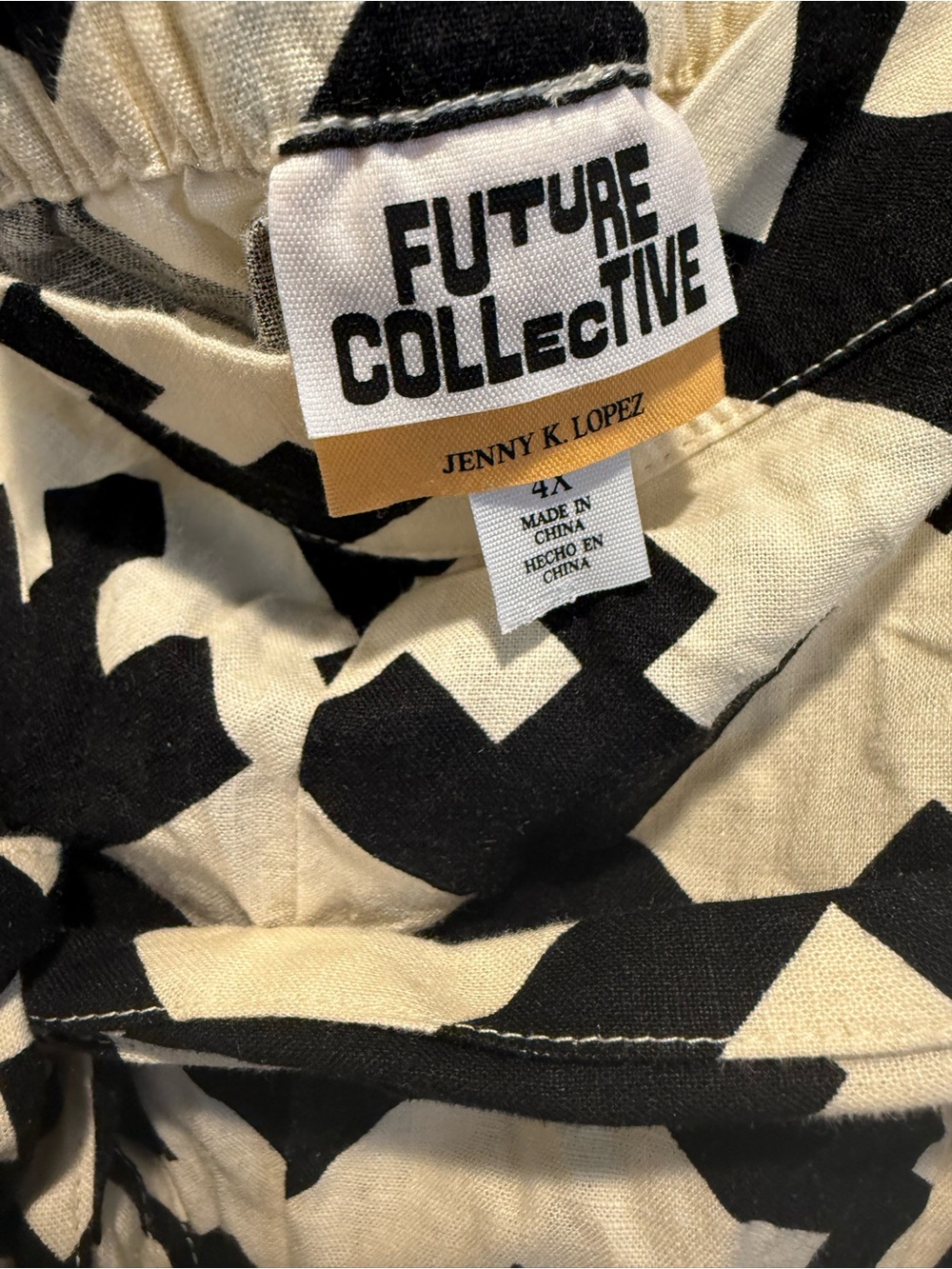 Black & White Geometric Wide Leg Pant (Winkles are free ;) - Picture 5 of 5